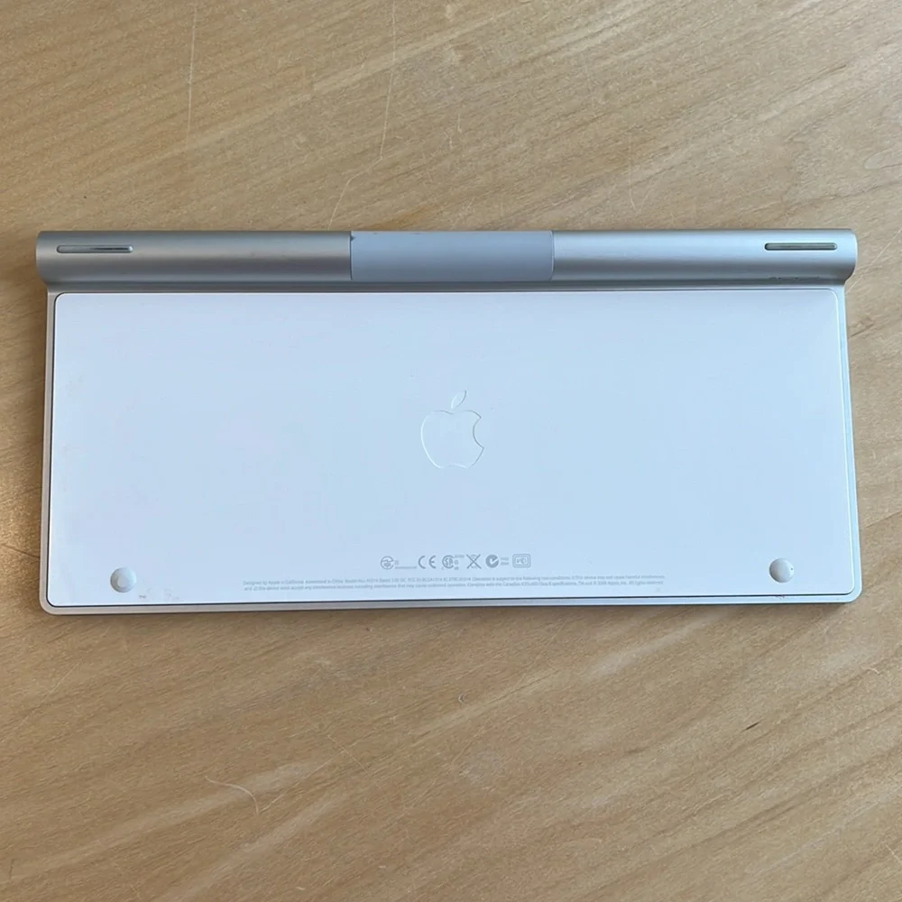 Apple Silver Bluetooth Wireless Keyboard A1314